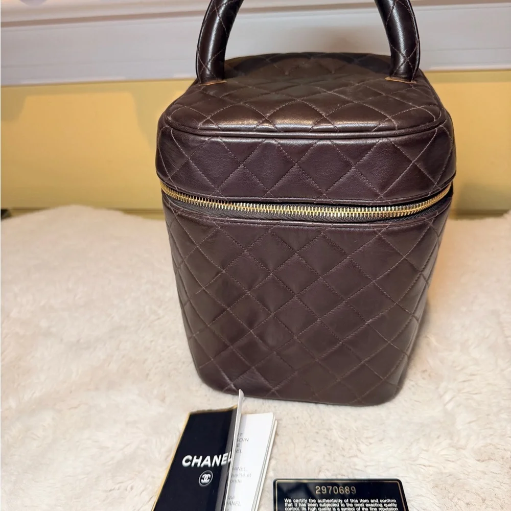 Authentic Vintage CHANEL Matelasse Dark Brown Lambskin Vanity Bag - Picture 11 of 16